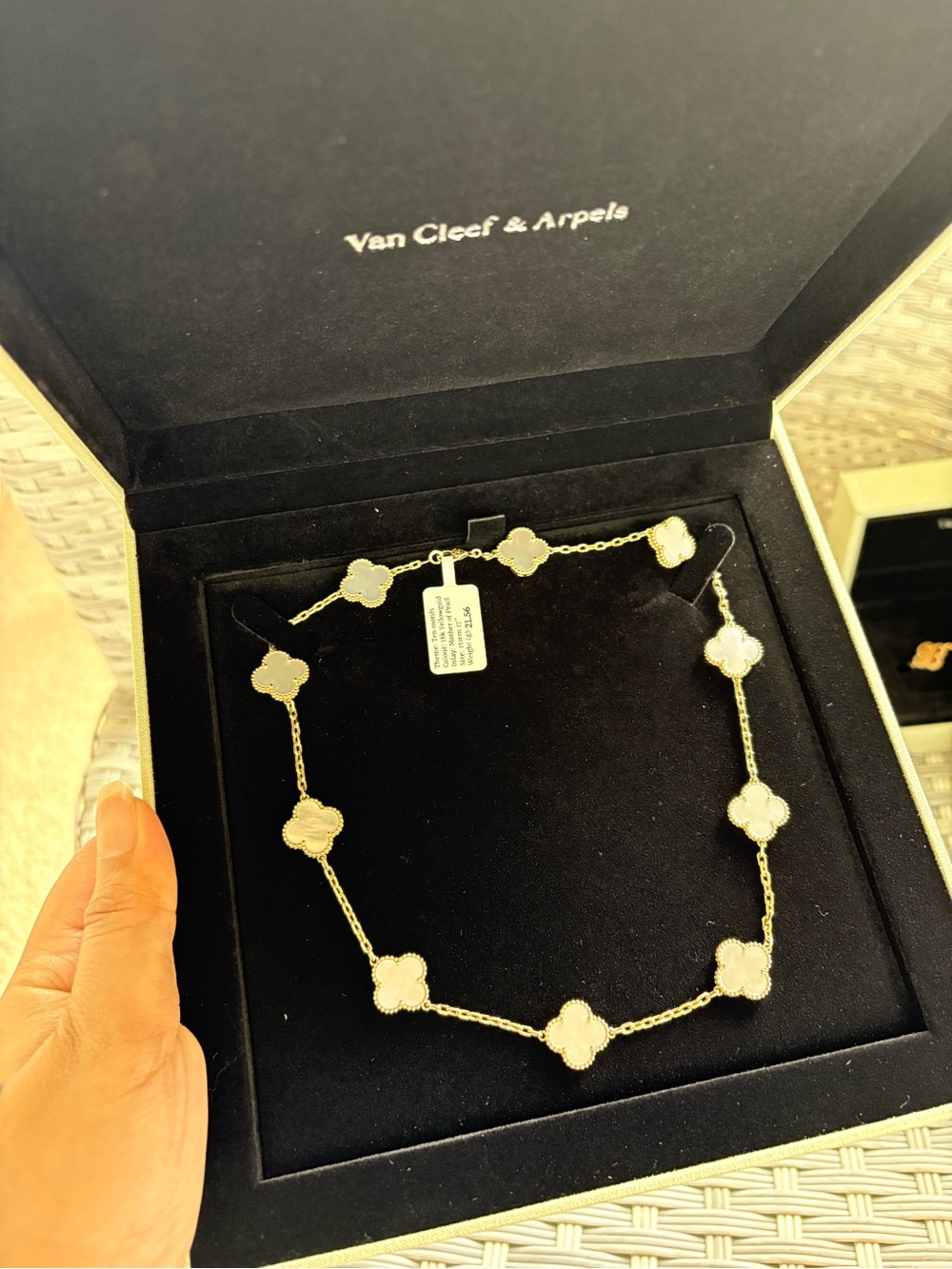 18 KARAT CLOVER MOTHER OF PEARL NECKLACE 17 INCHES